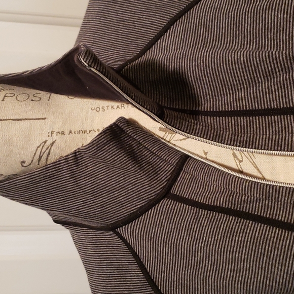 Kirkland Signature Black reversible jacket in size XL - Picture 2 of 3